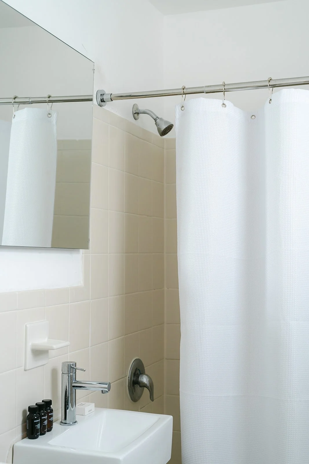 Cozy King Standard room with retro-chic decor